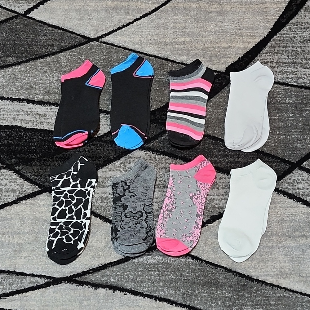 TJ MAXX NWOT NO-SHOW ASSORTED 8 PAIRS SOCK BUNDLE
